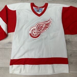 Detroit Red Wings CCM Hockey Jersey Mens Medium Size– Classic White Away Style